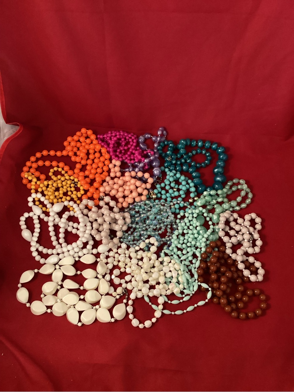 564 grams of Vintage Multi-Color Beaded Women's Necklace lot